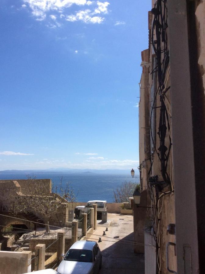 Au Coeur De La Cite Medievale Avec Petite Vue Mer Бонифачо Екстериор снимка